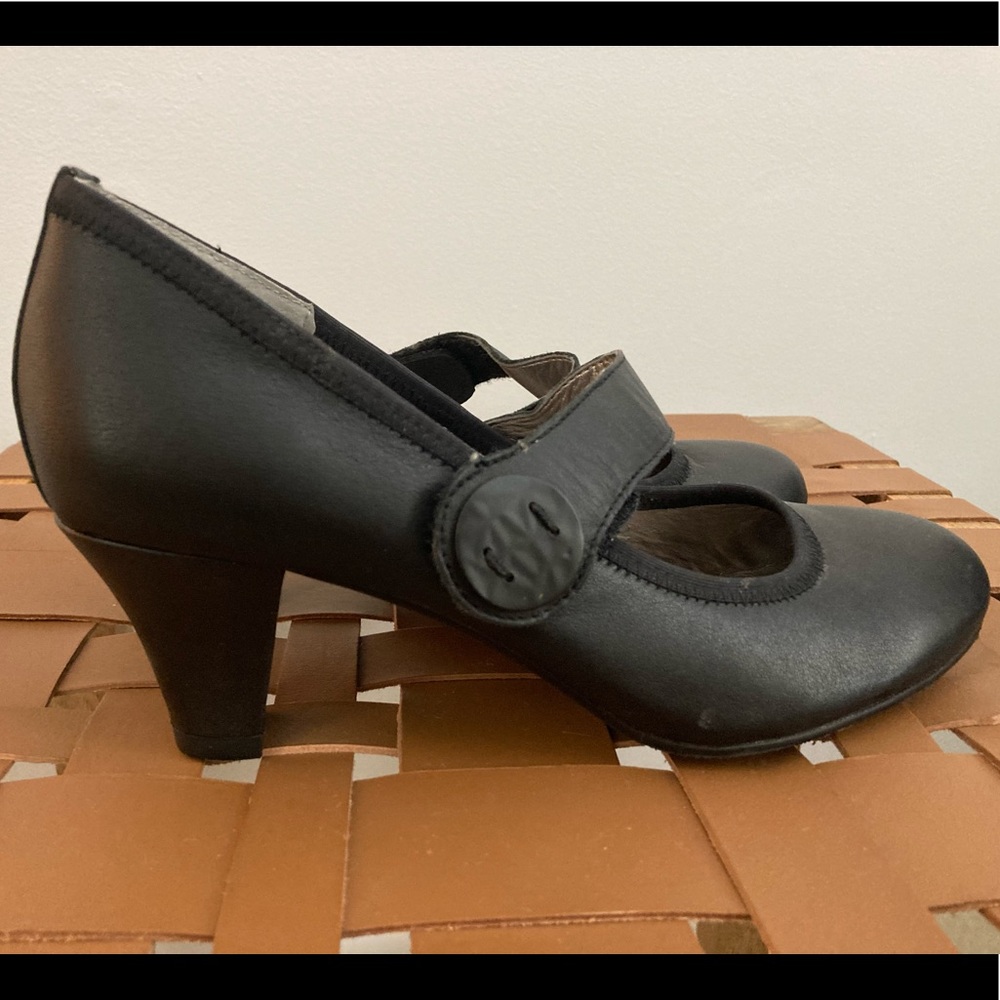 New 8 wide array black leather Mary Jane heels